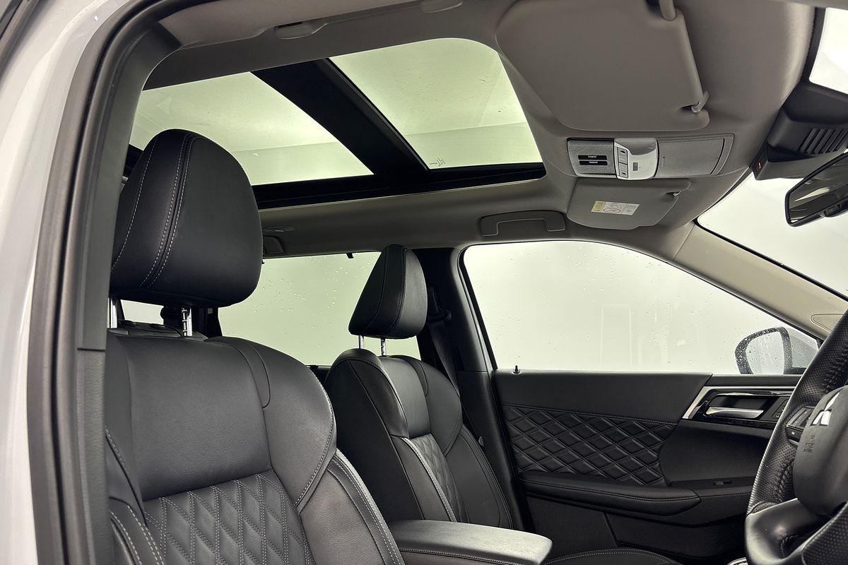 2024 Mitsubishi Outlander PHEV Exceed ZM