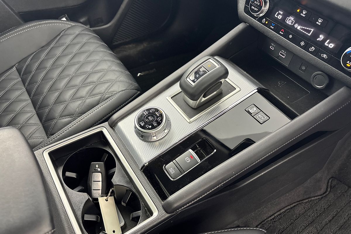 2024 Mitsubishi Outlander PHEV Exceed ZM