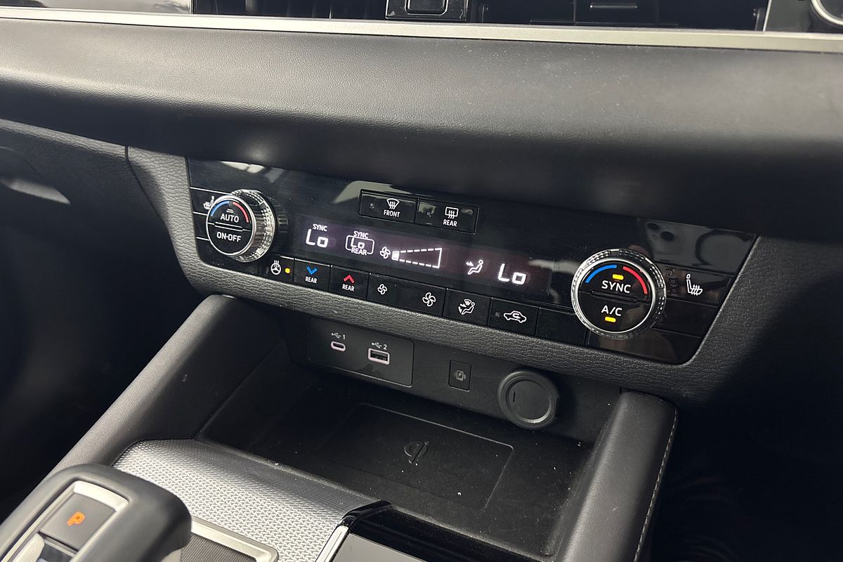 2024 Mitsubishi Outlander PHEV Exceed ZM