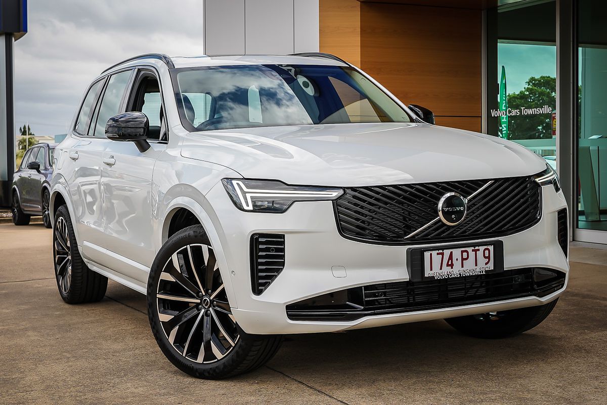 2025 Volvo XC90 Ultra B5 Dark