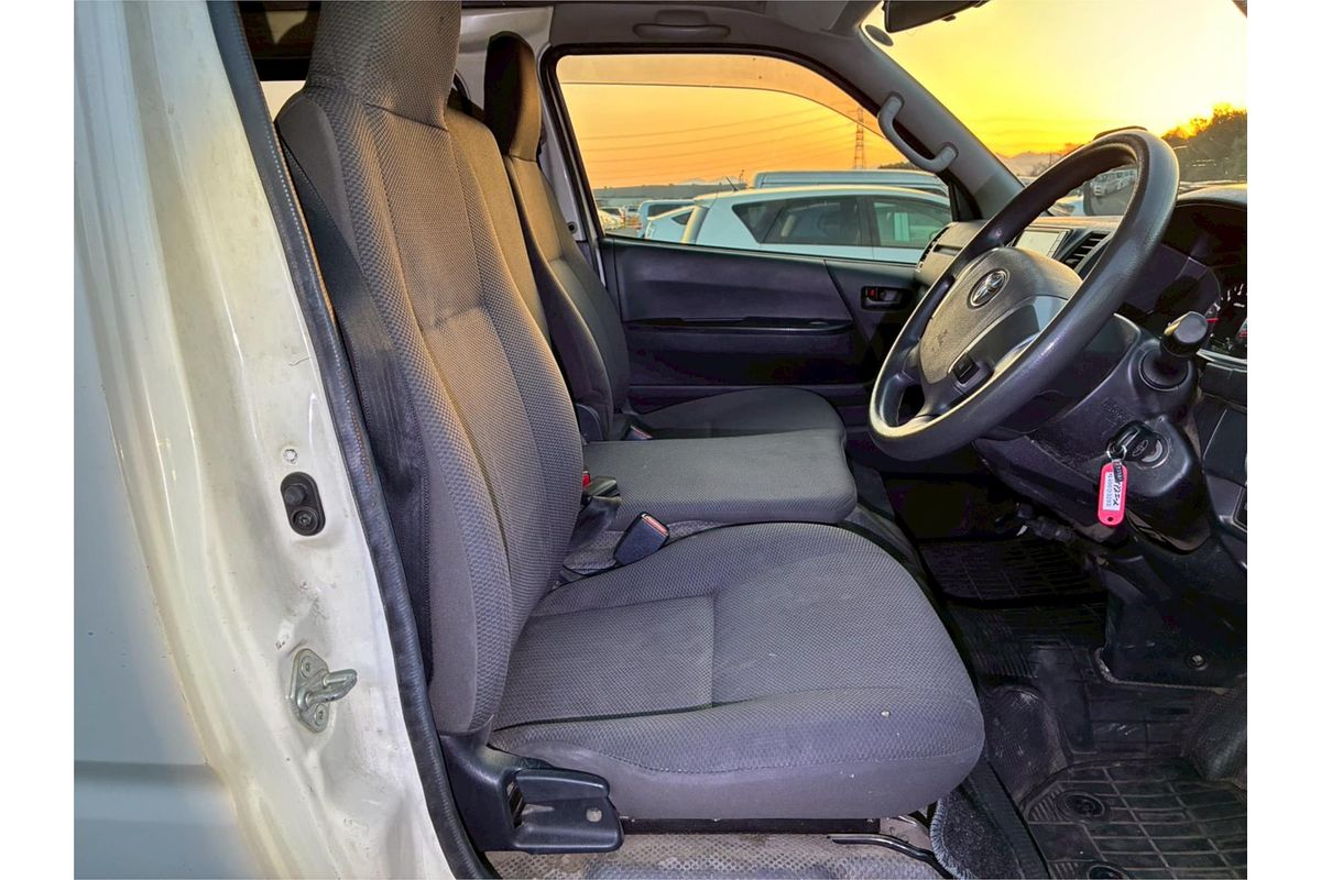 2020 Toyota Hiace DX