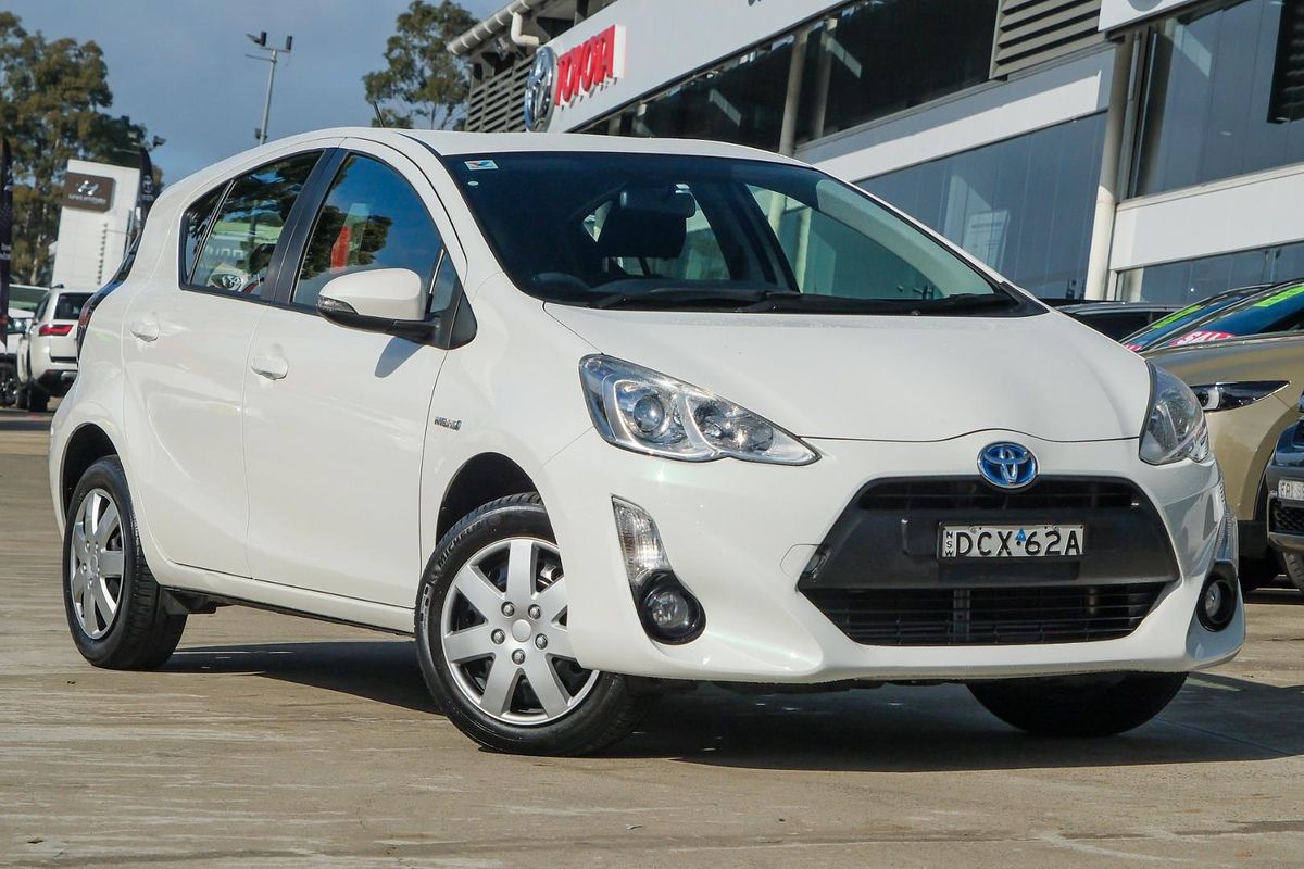2015 Toyota Prius C NHP10R