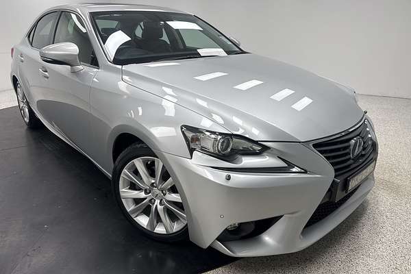 2016 Lexus IS IS300h Luxury AVE30R