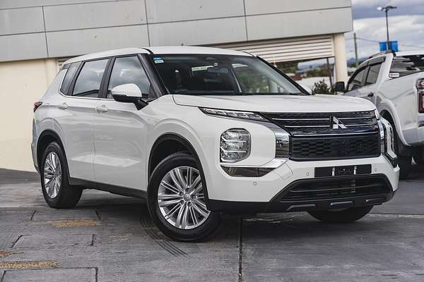 2024 Mitsubishi Outlander ES ZM