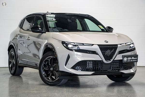 2025 Alfa Romeo Junior Ibrida Series 1