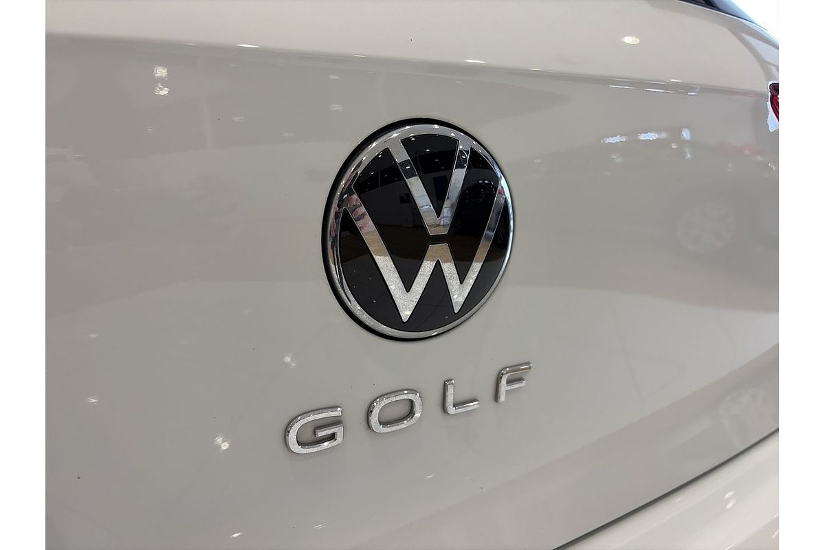2022 Volkswagen Golf 110TSI R-Line 8