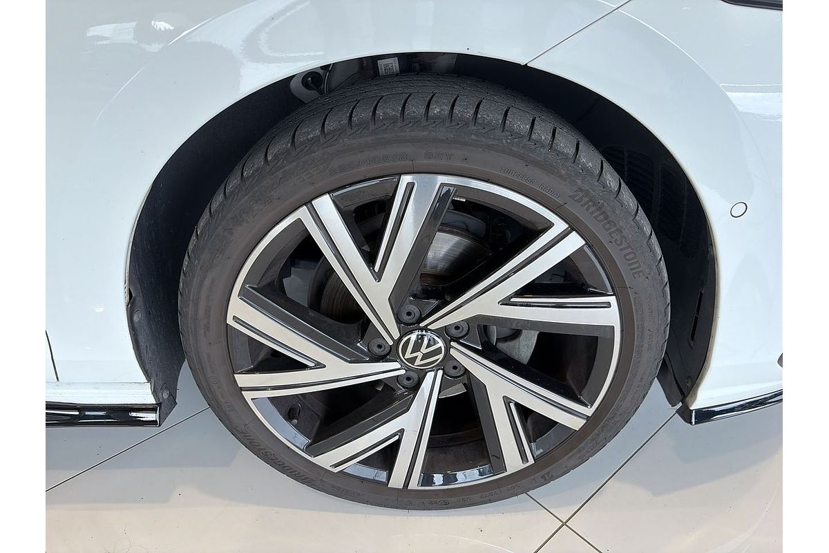2022 Volkswagen Golf 110TSI R-Line 8