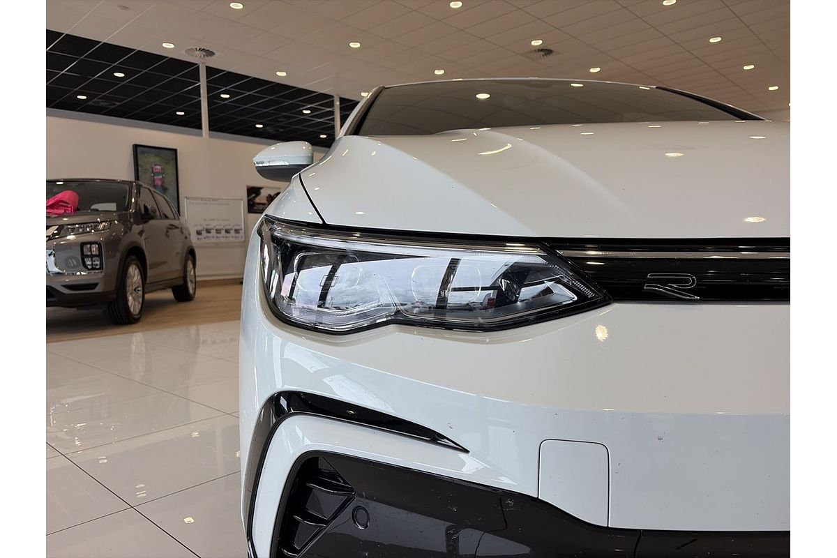 2022 Volkswagen Golf 110TSI R-Line 8