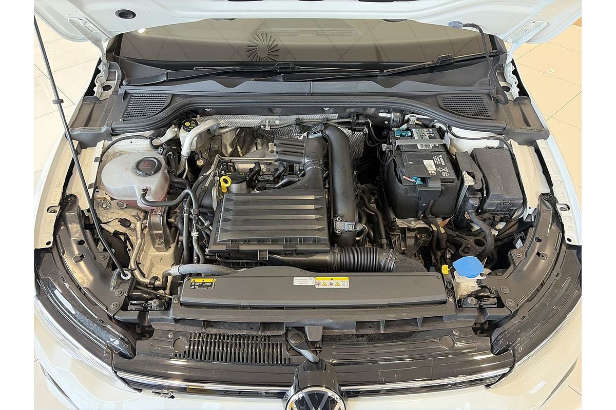 2022 Volkswagen Golf 110TSI R-Line 8