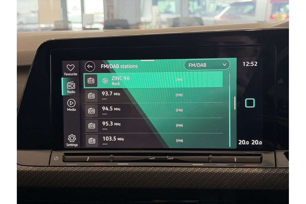 2022 Volkswagen Golf 110TSI R-Line 8