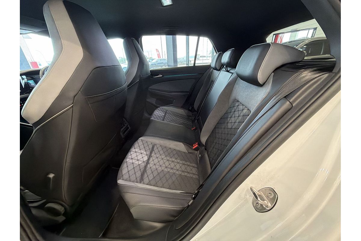 2022 Volkswagen Golf 110TSI R-Line 8
