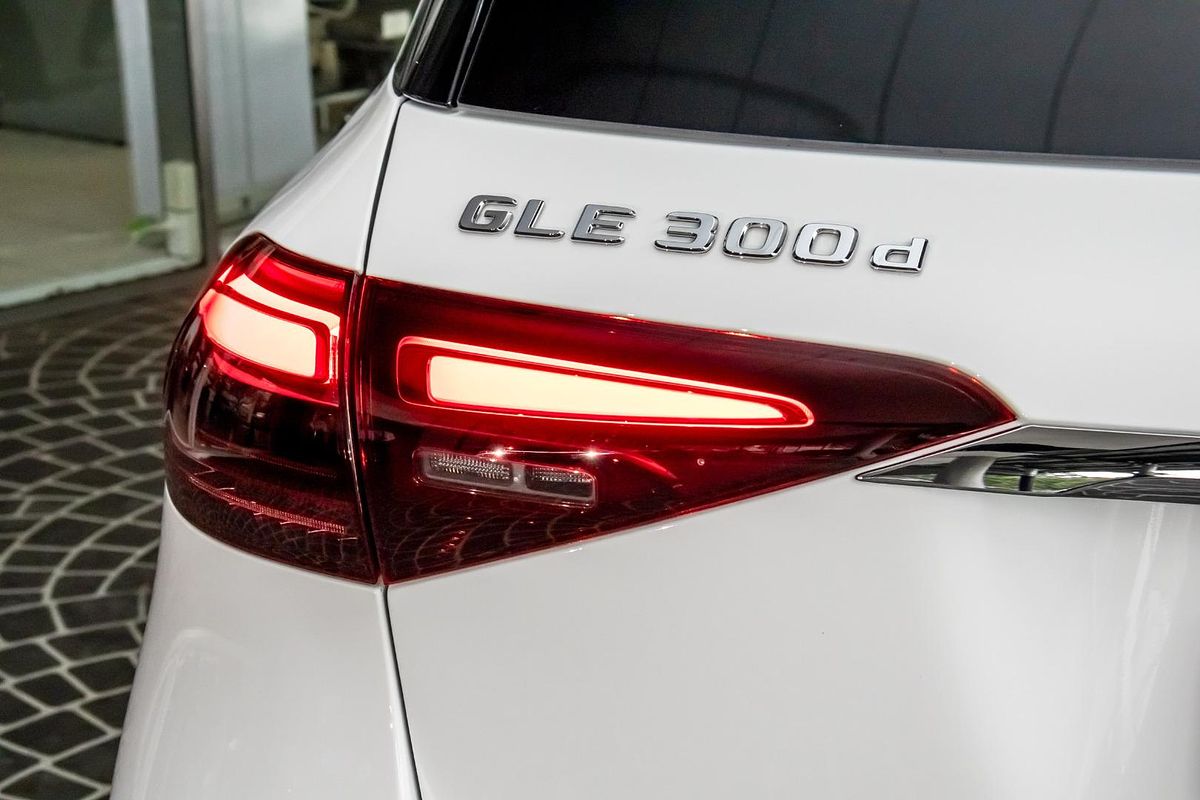 V167 805+055MY GLE300 d Editio n 7 WAG 9G 9sp