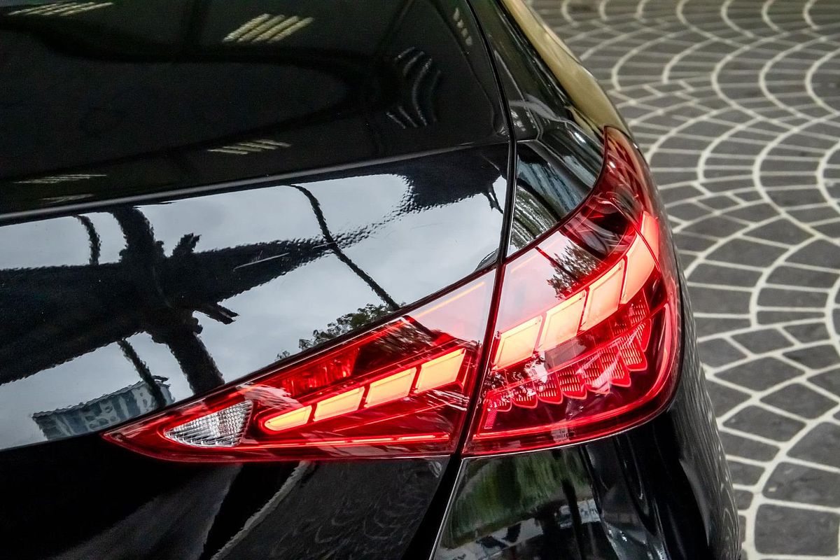 W206 802MY C200 SED 4dr 9G 9sp 1.5T/15kW
