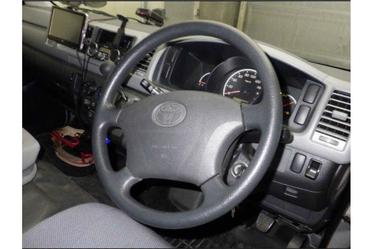 2005 Toyota Hiace DX 4WD