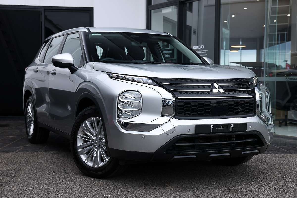 2023 Mitsubishi Outlander ES ZM