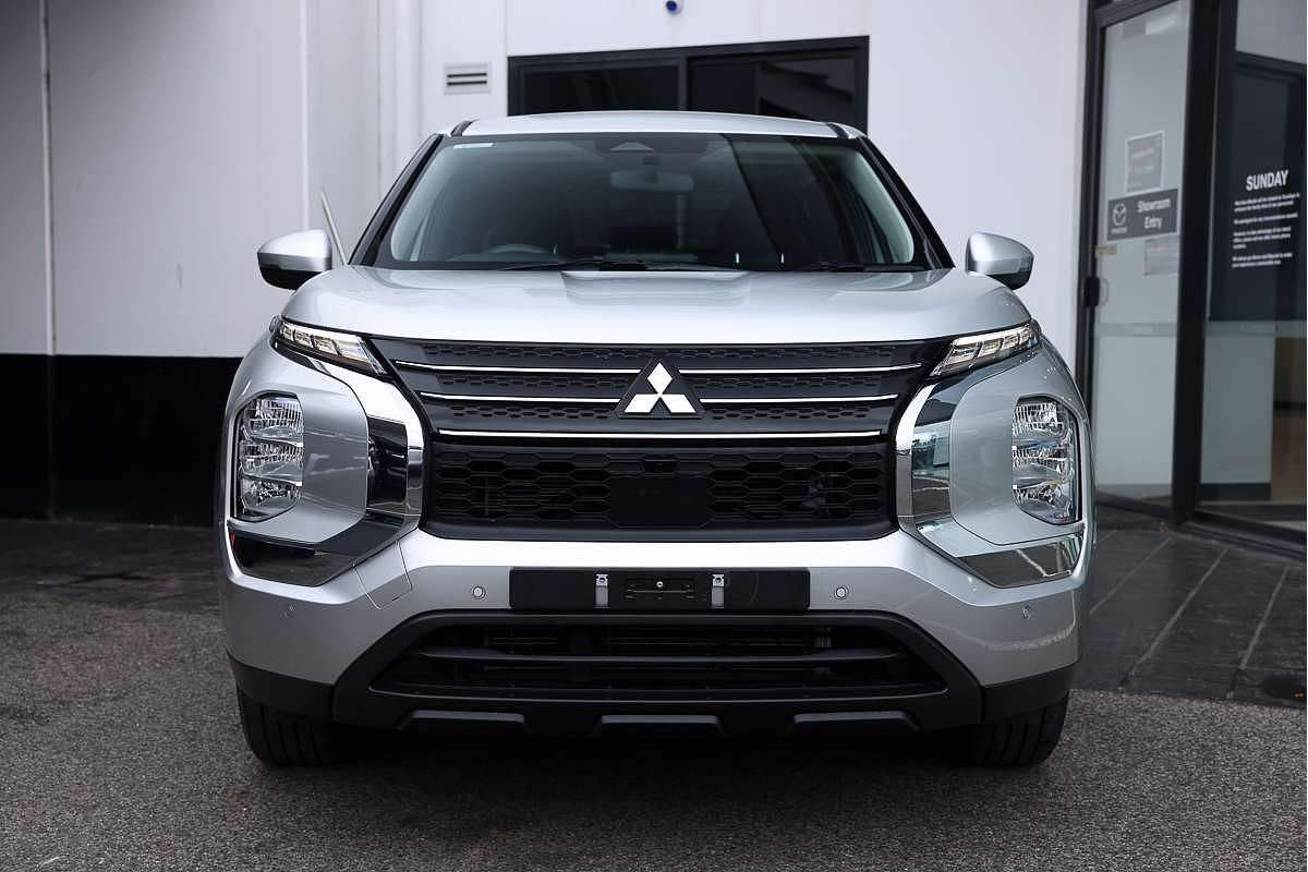 2023 Mitsubishi Outlander ES ZM