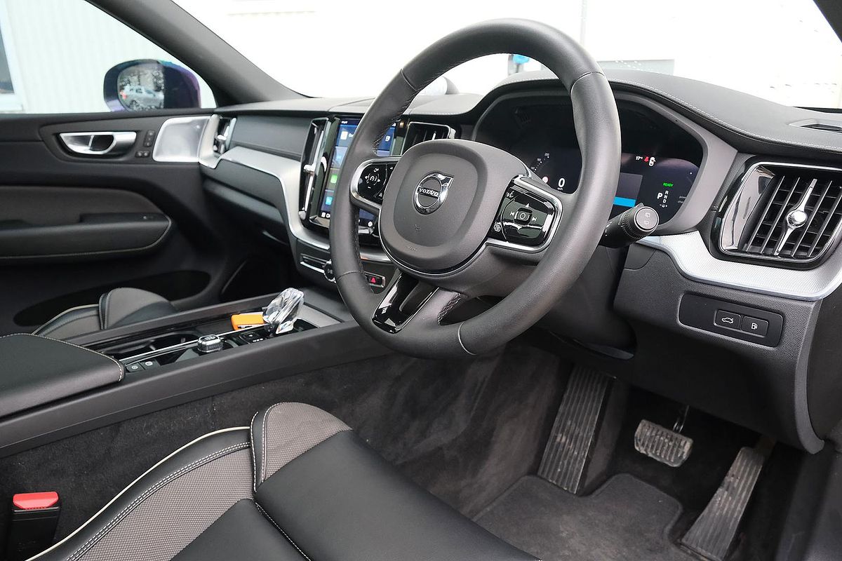 2022 Volvo XC60 Recharge Ultimate T8 Plug-In Hybrid