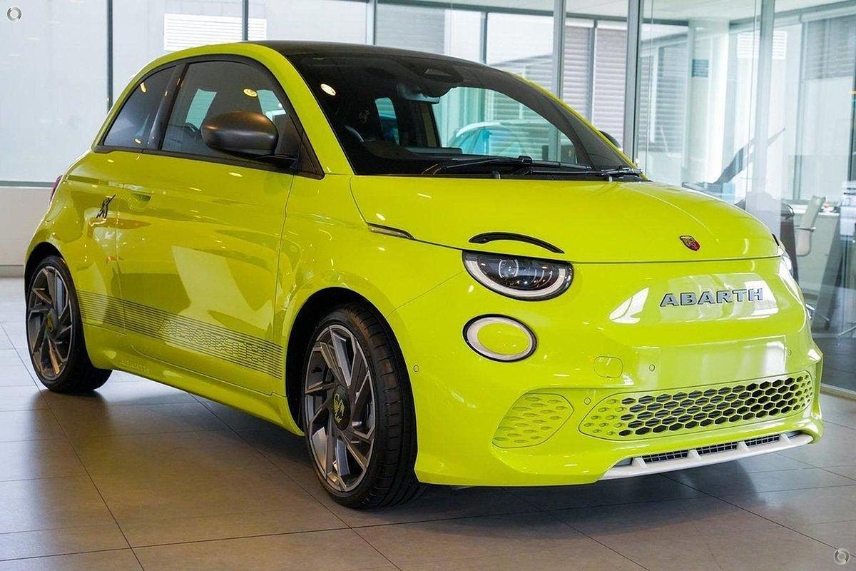 2023 Abarth 500e Scorpionissima