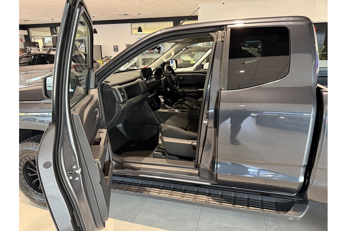 2026 Mitsubishi MV Triton GLX+ 2.4L D 6AT 4X4 CC PU