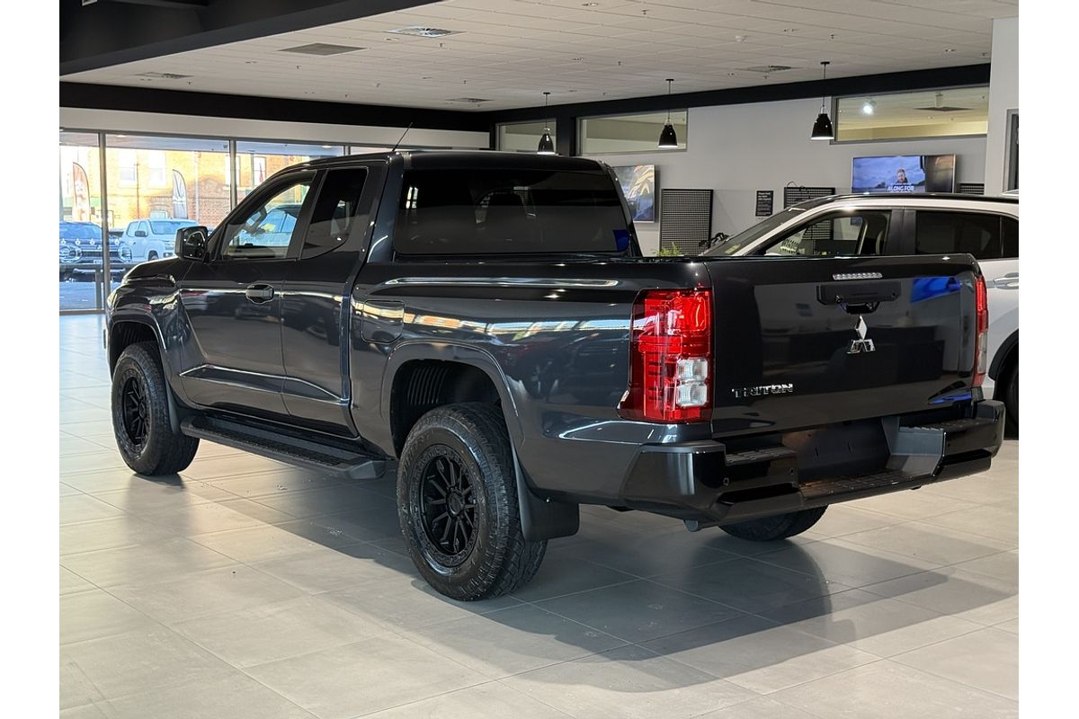 2026 Mitsubishi MV Triton GLX+ 2.4L D 6AT 4X4 CC PU