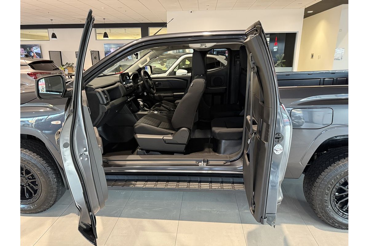 2026 Mitsubishi MV Triton GLX+ 2.4L D 6AT 4X4 CC PU