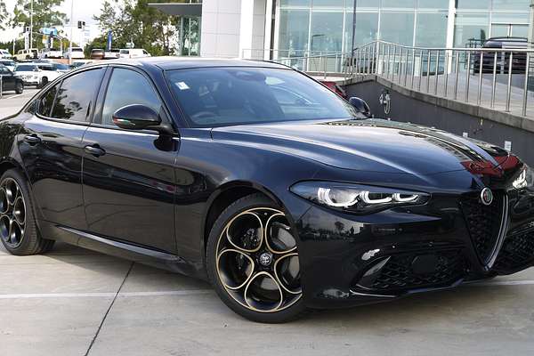 2025 Alfa Romeo Giulia Intensa Series 5