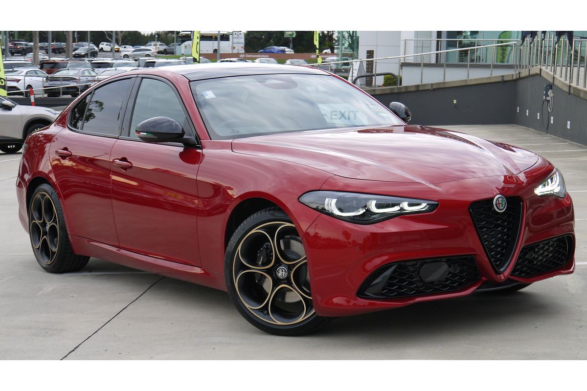 2025 Alfa Romeo Giulia Intensa Series 5
