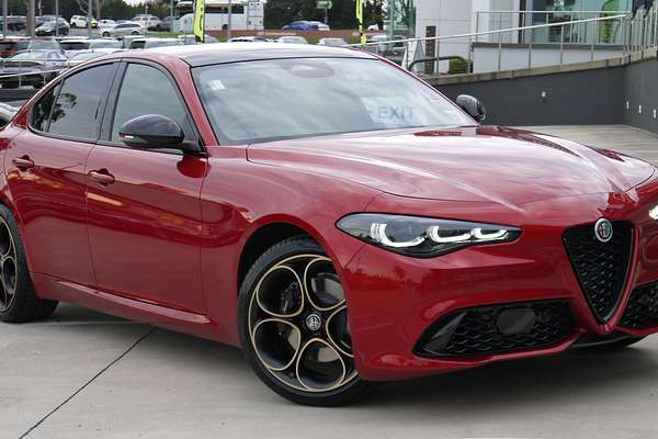2025 Alfa Romeo Giulia Intensa Series 5