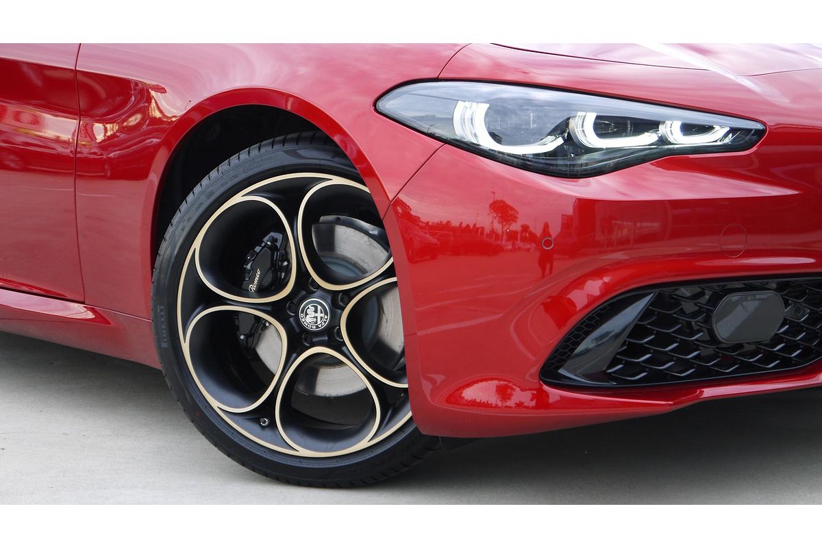 2025 Alfa Romeo Giulia Intensa Series 5