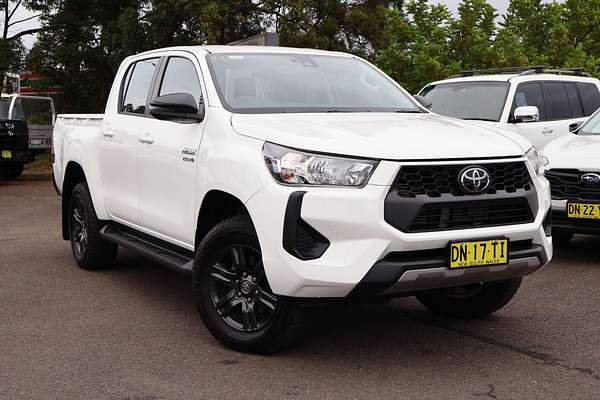 2025 Toyota Hilux SR GUN126R 4X4
