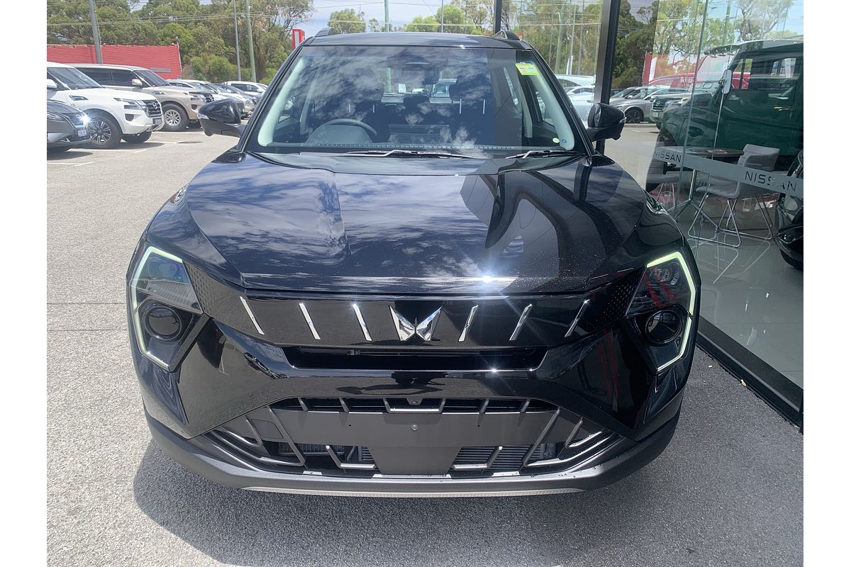 2025 Mahindra XUV3XO AX5L