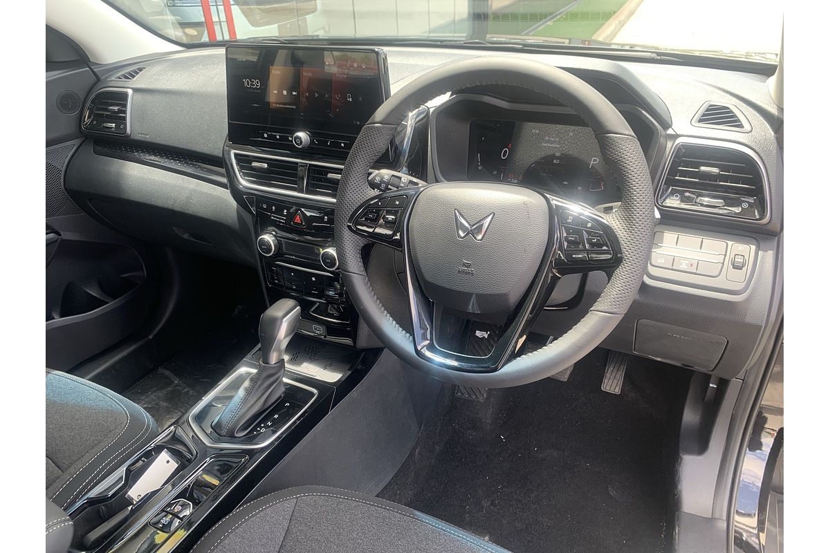2025 Mahindra XUV3XO AX5L