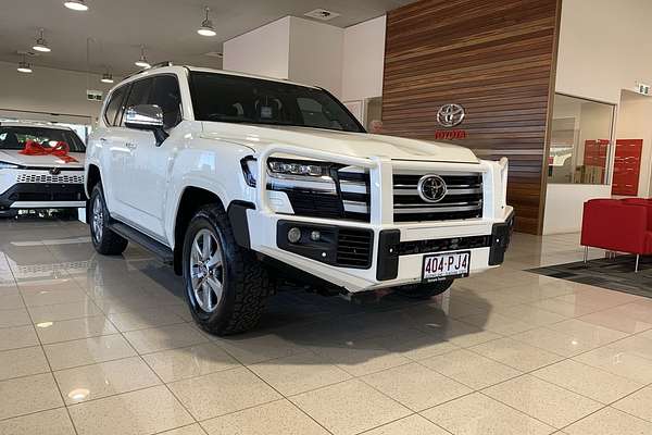 2024 Toyota Landcruiser Sahara FJA300R