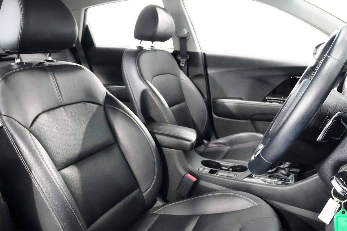 2021 Kia Niro Hybrid Sport DE