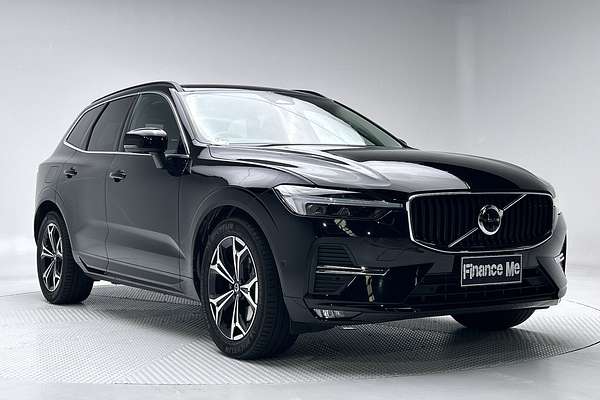 2022 Volvo XC60 B5 Momentum thumb-0