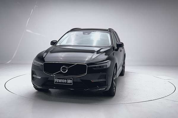 2022 Volvo XC60 B5 Momentum thumb-2