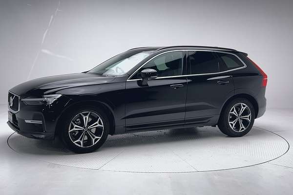 2022 Volvo XC60 B5 Momentum thumb-3