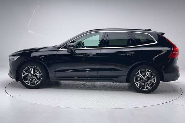 2022 Volvo XC60 B5 Momentum thumb-4