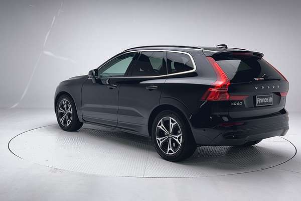 2022 Volvo XC60 B5 Momentum thumb-5