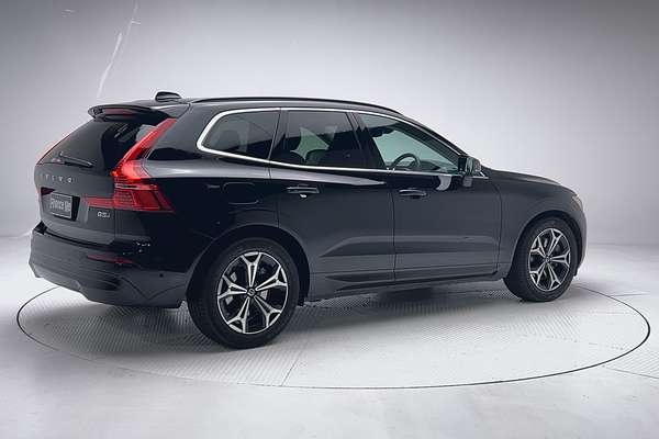 2022 Volvo XC60 B5 Momentum thumb-7