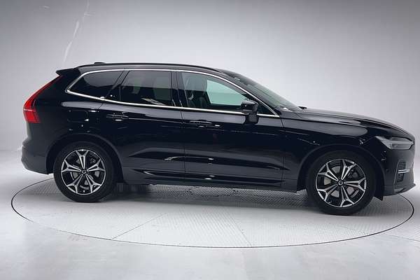 2022 Volvo XC60 B5 Momentum thumb-8