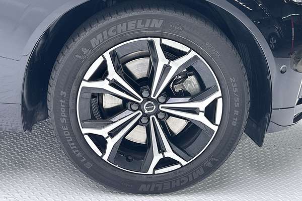 2022 Volvo XC60 B5 Momentum thumb-9
