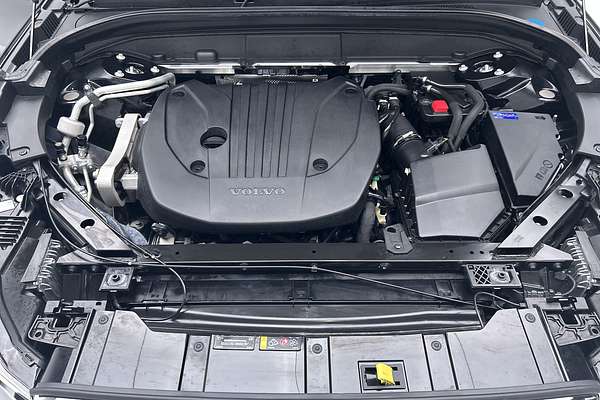 2022 Volvo XC60 B5 Momentum thumb-10