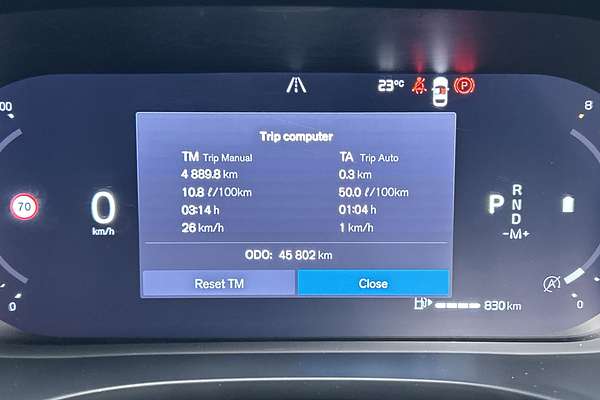 2022 Volvo XC60 B5 Momentum thumb-13