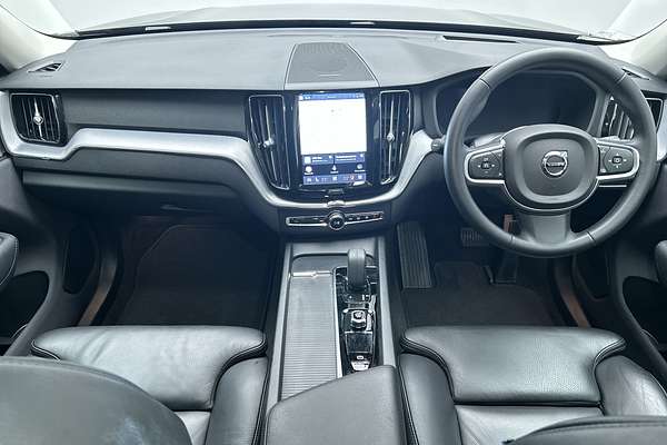 2022 Volvo XC60 B5 Momentum thumb-19