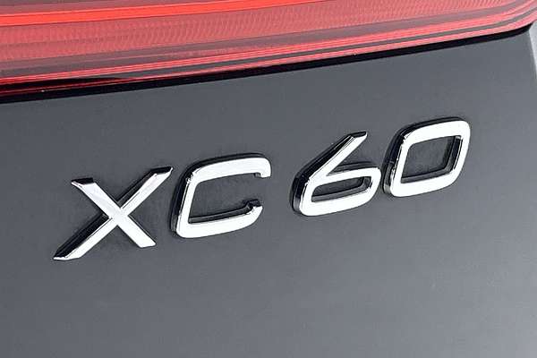 2022 Volvo XC60 B5 Momentum thumb-21