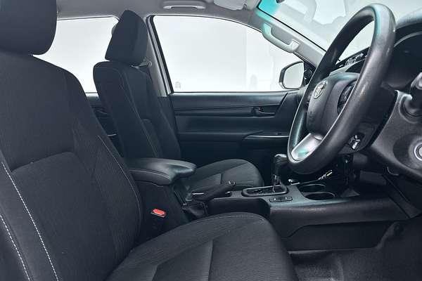 2022 Toyota Hilux SR GUN126R 4X4 thumb-11