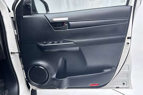 2022 Toyota Hilux SR GUN126R 4X4 thumb-17
