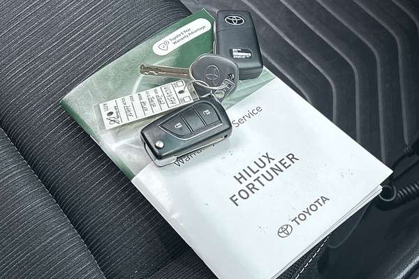 2022 Toyota Hilux SR GUN126R 4X4 thumb-21