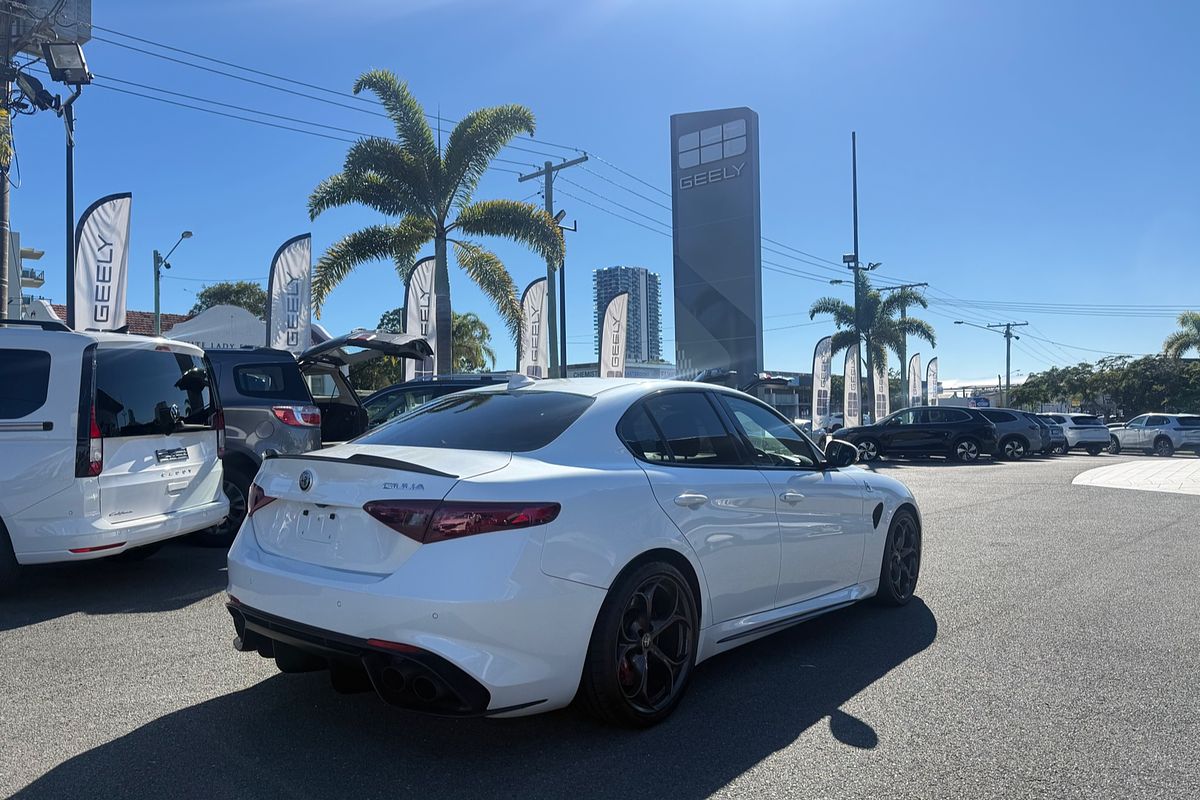 2016 Alfa Romeo Giulia Quadrifoglio